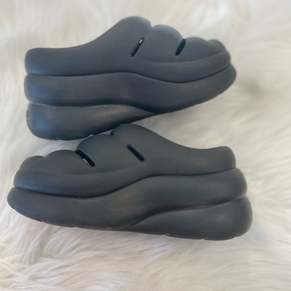 UGG K Sport Yeah Clog size 4 - Picture 4 of 7